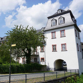 Stadtschloss Dillenburg +++ 2003 bis heute
Entwicklung, Verkauf, Vermietung – Denkmal braucht Zeit, <a href="https://objektwert.com/referenz-wohnen-4/">mehr erfahren…</a> Stadtschloss Dillenburg +++ 2003 bis heute - OBJEKTWERT Immobilien Consult