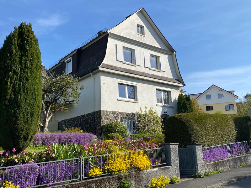 Wohnen in Toplage<br />
Schickes Einfamilienhaus mit Fernblick - Objektwert Immobilien Consult