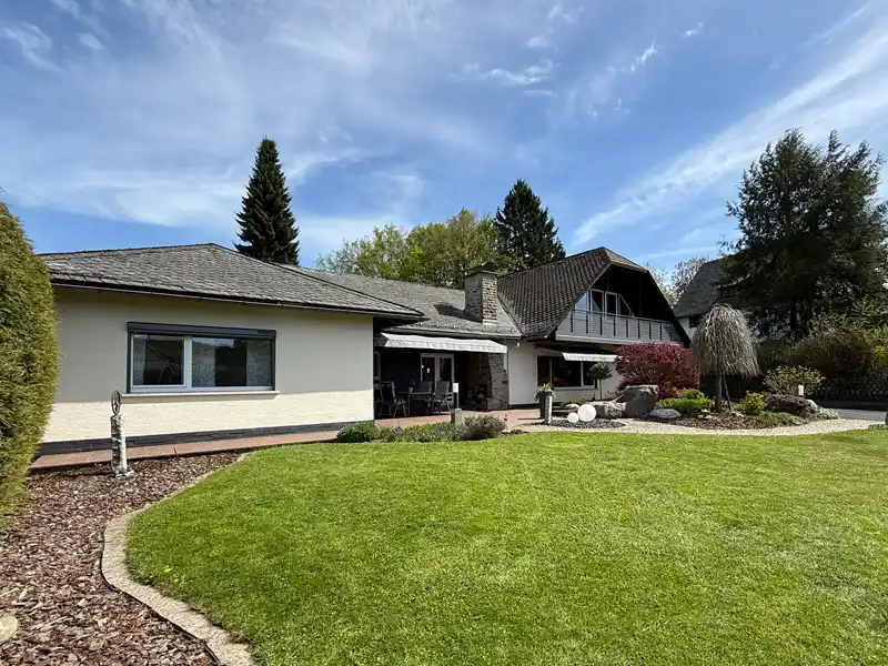 Auf der Höhe – Eschenburg-Hirzenhain-Bahnhof: Wohnen am Ortsrand in ruhiger Naturlage – Objektwert Immobilien Consult Auf der Höhe – Eschenburg-Hirzenhain-Bahnhof: Wohnen am Ortsrand in ruhiger Naturlage – Objektwert Immobilien Consult